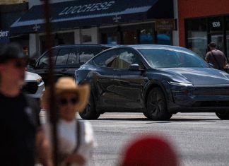 Невже запуск роботаксі Tesla привів до зворотних результатів?
