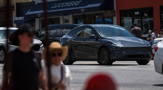 Невже запуск роботаксі Tesla привів до зворотних результатів?