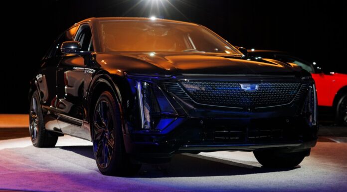 Чи зможе Cadillac продовжувати продавати електромобілі, коли Трамп скасує кліматичну політику?