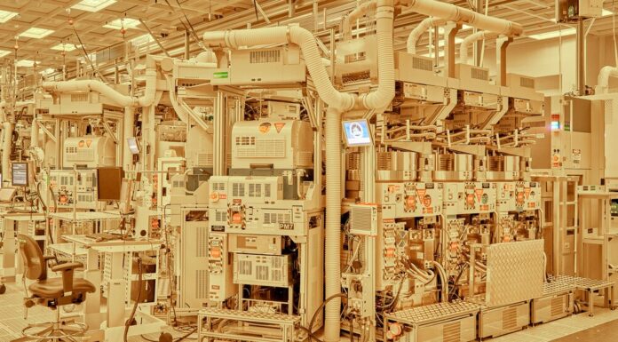 Intel погоджується продати США 10% акцій свого бізнесу