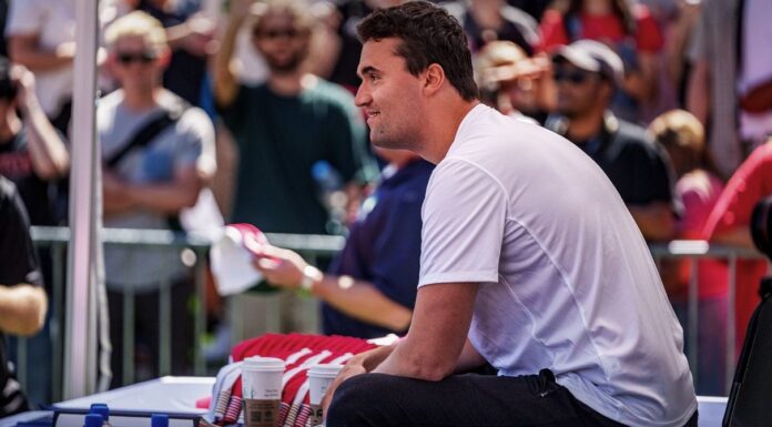 Чарлі Кірк був застрелений у світі пост-модерації контенту