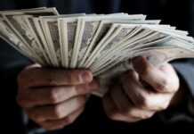 Batasan Miliaran Dolar: Bagaimana Jika Ada Kekayaan Bersih Maksimum?