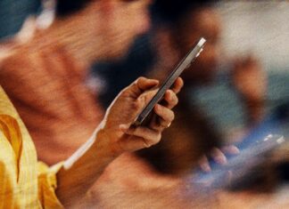 Сотні Мільйонів iPhone Схильні до Масової Вразливості