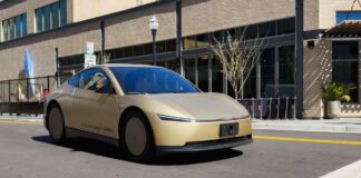 Tesla Визнає: Людський Контроль Над Роботокси Далеко не Ілюзія