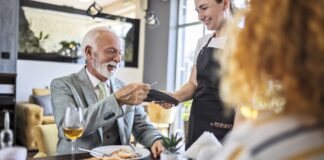 Защита вашего пенсионного капитала: 10 мелких трат, которые могут истощить ваши сбережения