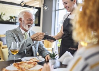 Защита вашего пенсионного капитала: 10 мелких трат, которые могут истощить ваши сбережения