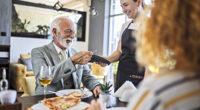 Защита вашего пенсионного капитала: 10 мелких трат, которые могут истощить ваши сбережения