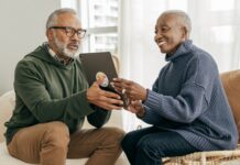 Ціна раннього виходу на пенсію: як очікування до 70 років збільшує виплати із соціального забезпечення