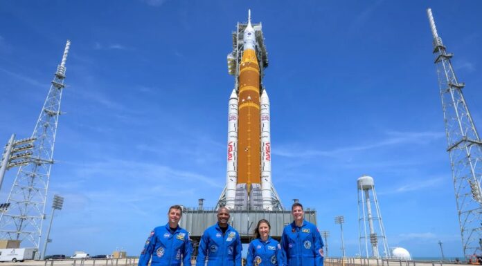 Artemis II: Повернення Людства на Місячну Орбіту