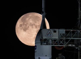 Artemis II: Повернення США на Місячну Орбіту в Новій Космічній Гонці
