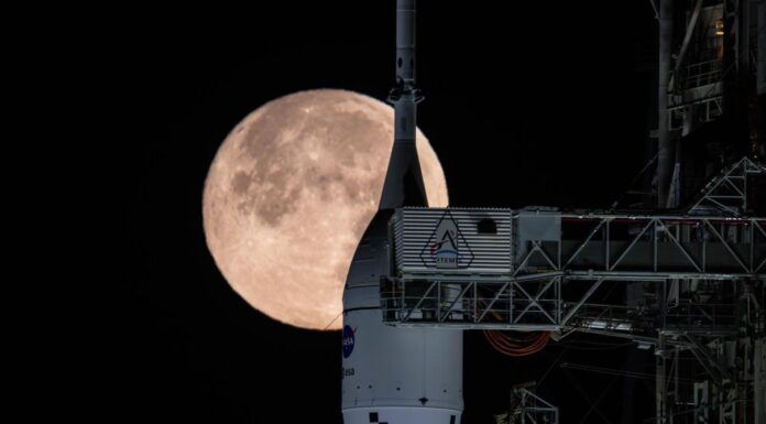 Artemis II: Повернення США на Місячну Орбіту в Новій Космічній Гонці
