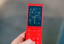 Light Flip: Чому цей ретро-смартфон насправді розумний