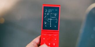Light Flip: Чому цей ретро-смартфон насправді розумний